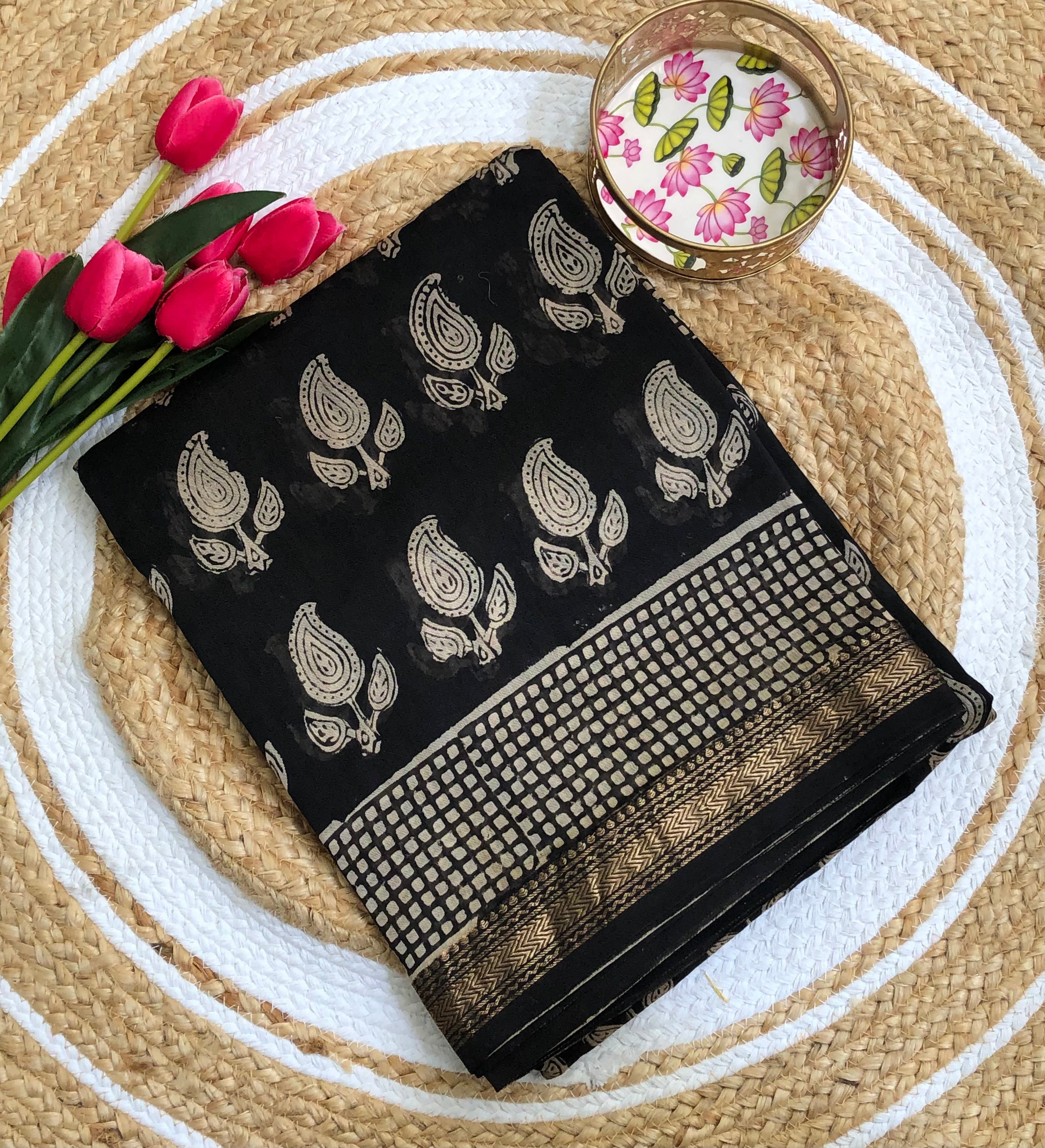 Tarathi Black and cream Maheshwari silk cotton saree