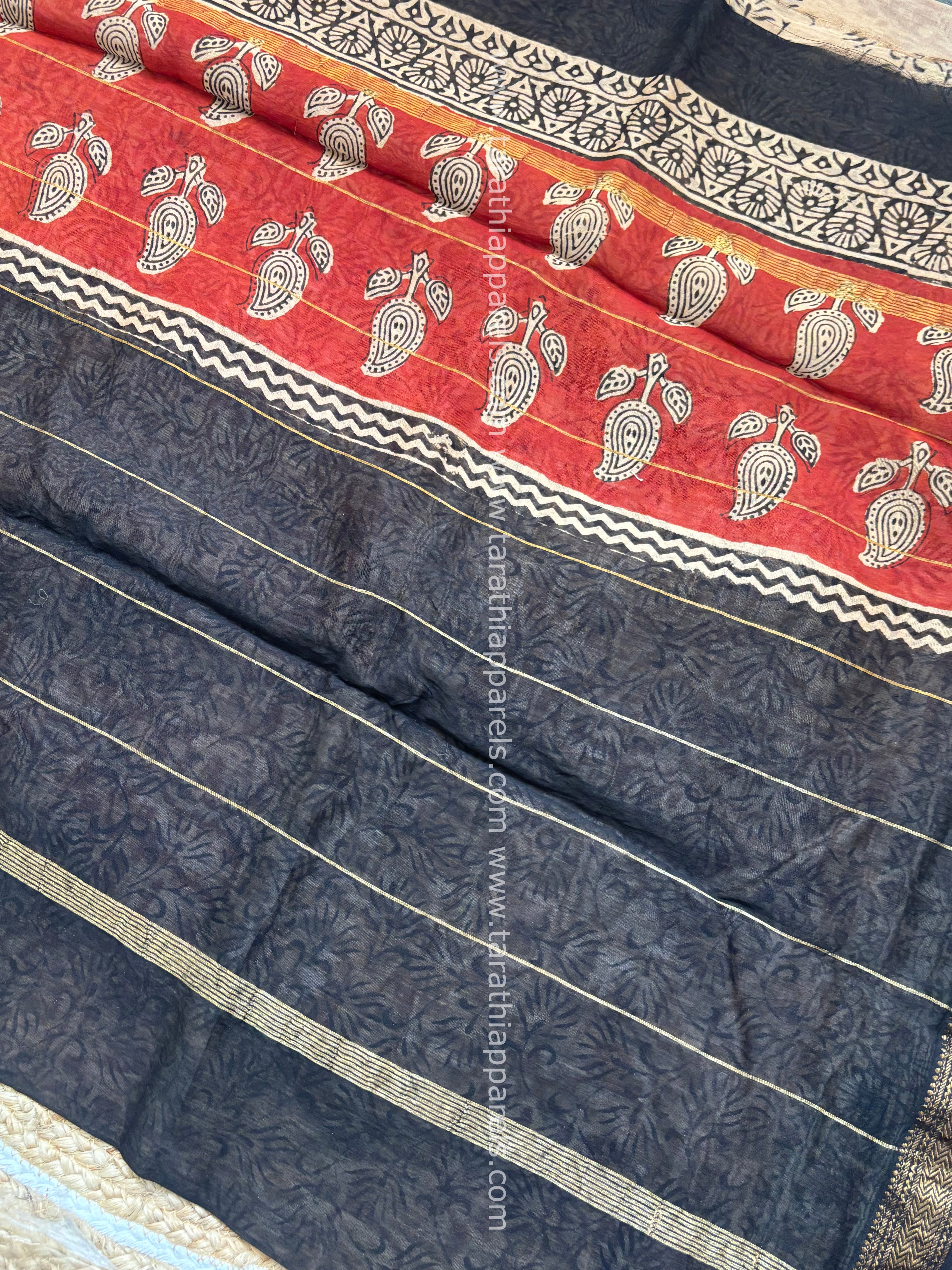 Tarathi Red and black Maheshwari silk cotton saree MS08